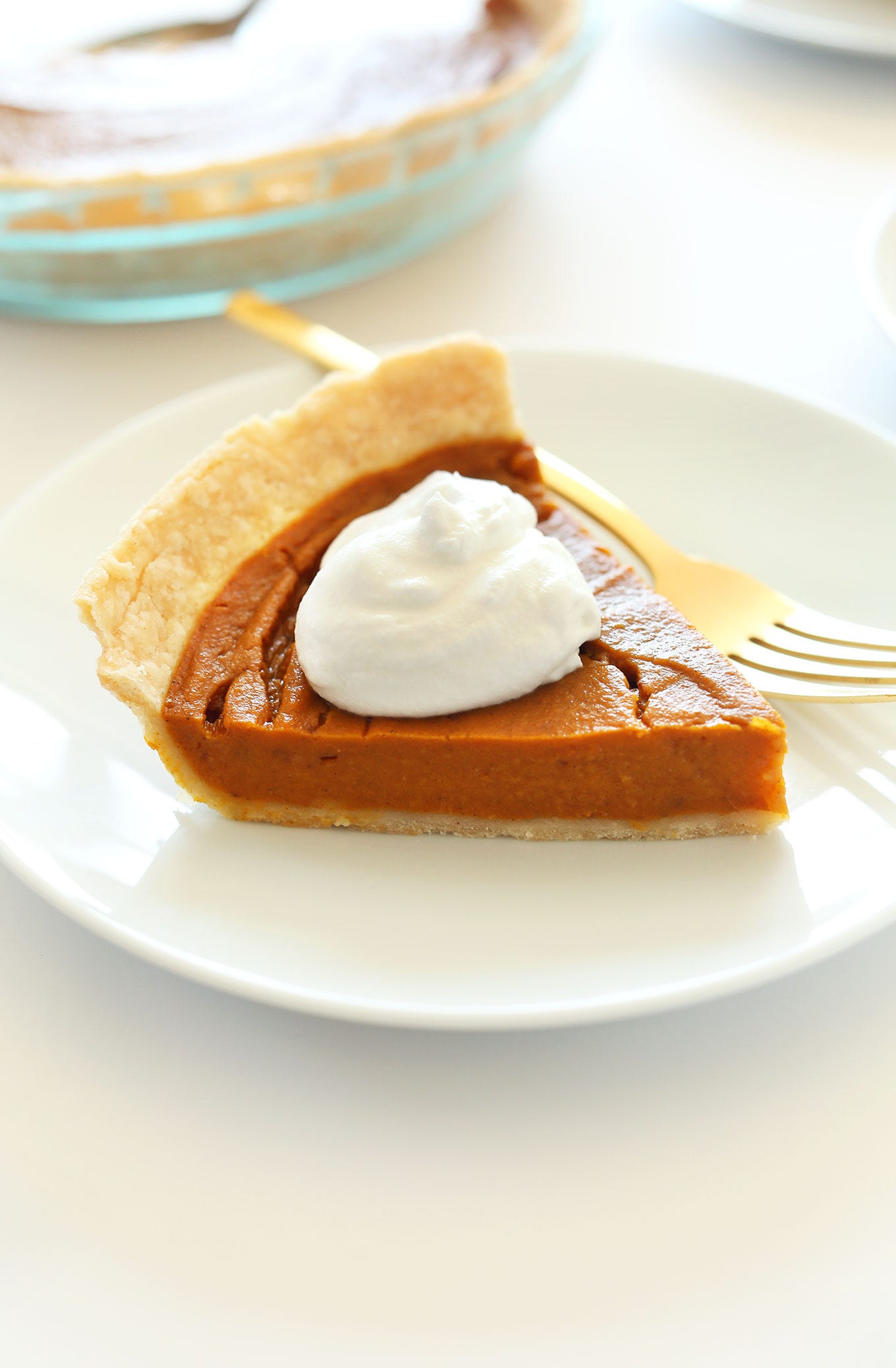 https://minimalistbaker.com/wp-content/uploads/2014/11/THE-BEST-Vegan-Gluten-Free-Pumpkin-Pie-10-ingredients-simple-methods-SO-delicious.jpg