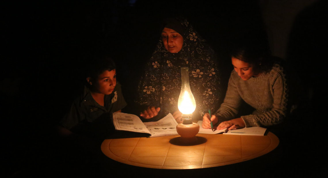 Gaza: survey shows heavy toll of chronic power shortages on exhausted  families - ICRC in Iran | ICRC in Iran