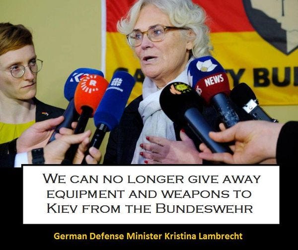 Peut être une image de 2 personnes et texte qui dit ’迷 PEIWENE NEWS BU BU WE CAN NO LONGER GIVE AWAY EQUIPMENT AND WEAPONS TO KIEV FROM THE BUNDESWEHR German Defense Minister Kristina Lambrecht’