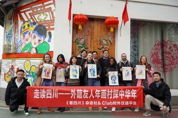 Chinese teachers and foreign students studying Chinese language and culture in Sichuan