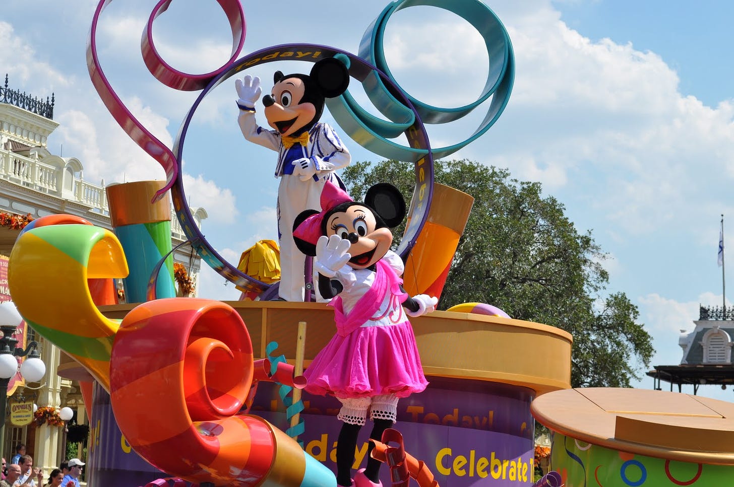 Walt Disney World Parade Guide: Celebrate a Dream Come True Parade ...