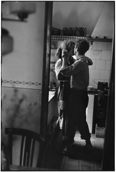 VALENCIA, SPAIN, 1952 | Dancing in the kitchen, Elliott erwitt, Couple  dancing