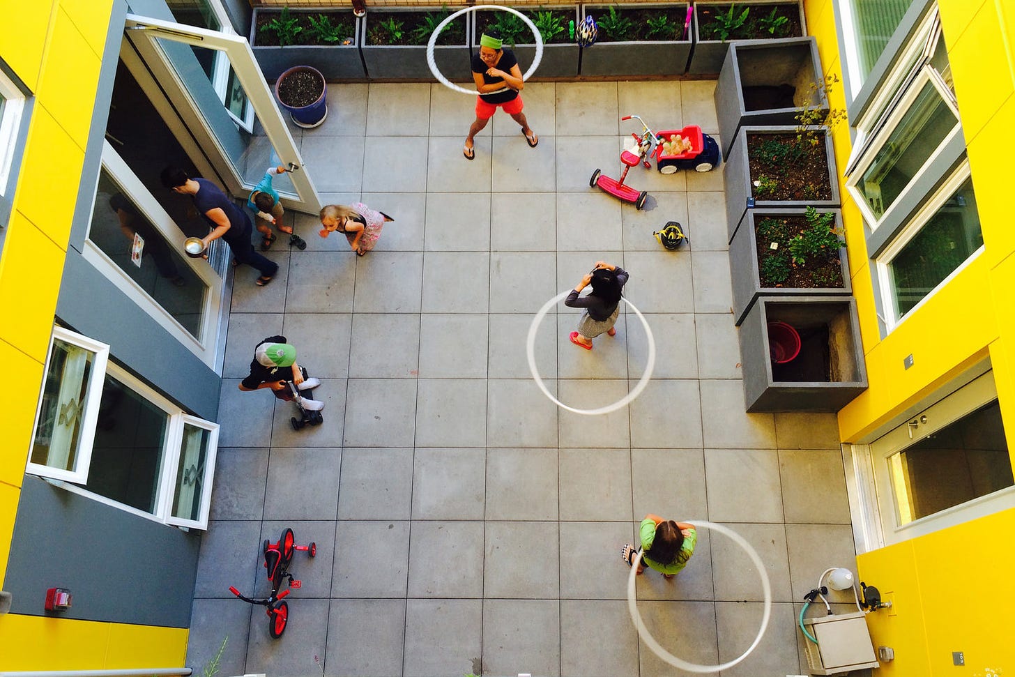Shared Courtyard at Capitol Hill Urban Cohousing (credit: Schemata Workshop)
