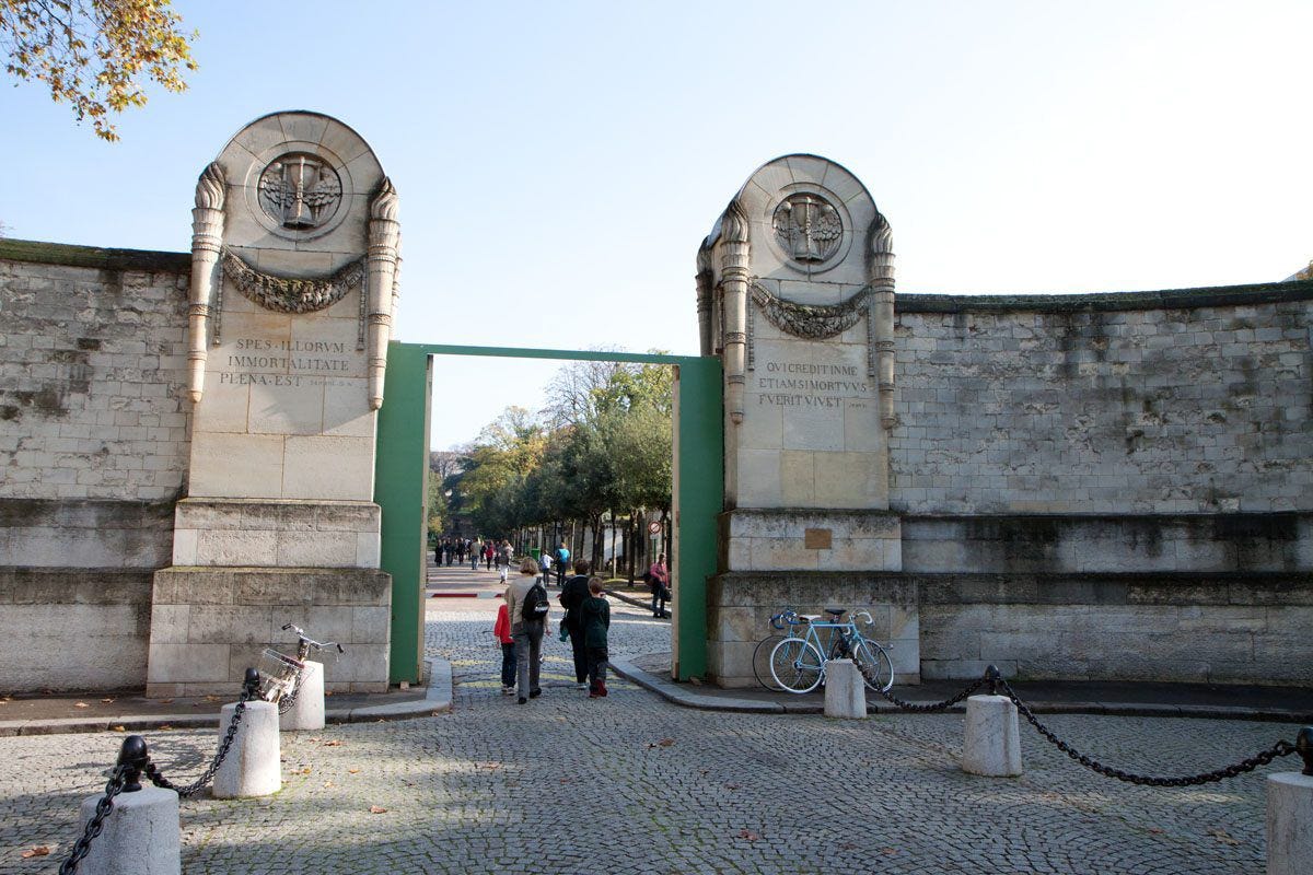 Pere Lachaise Cemetery in Photos | Earth Trekkers