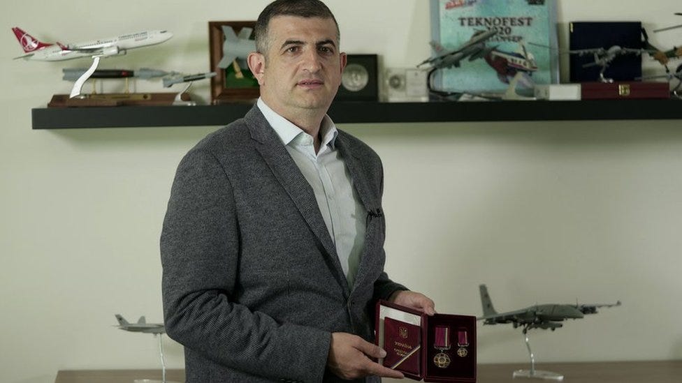 Haluk Bayraktar proudly shows the award that was personally presented to him by President Zelenskiy.