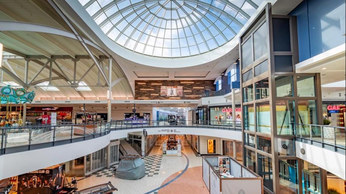 'A ghost town' | Photos show Rivertown Mall nearly empty ...