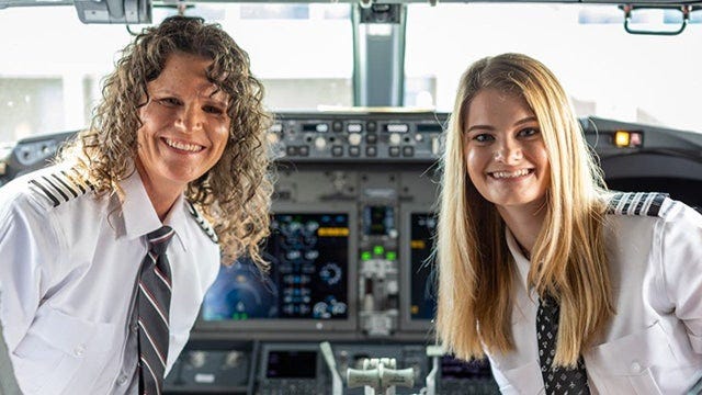 Mother, daughter both pilot Southwest flight: 'It's been a dream come true'  : r/UpliftingNews
