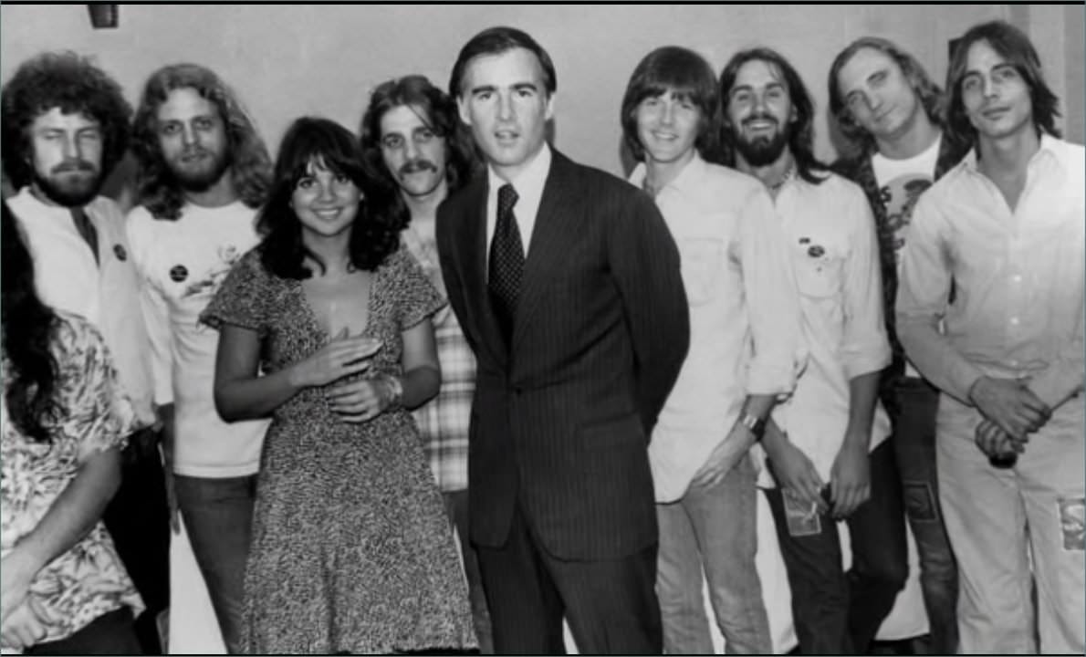 Don Henley, Don Felder, Linda Ronstadt, Glenn Frey, Governor Jerry Brown,  Randy Meisner, Dan Fogelberg, Joe Walsh, and Jackson Browne,1977. :  OldSchoolCool