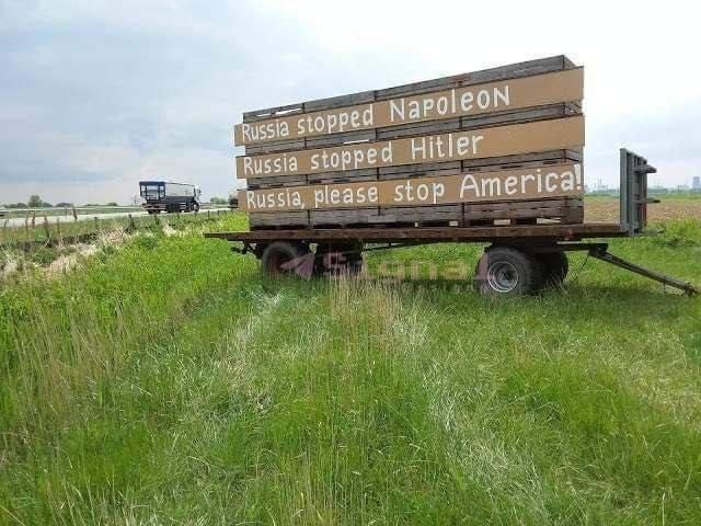 Peut être une image de herbe et texte qui dit ’Russia stopped Napoleon Russia stopped Hitler Russia, please stop America!.’