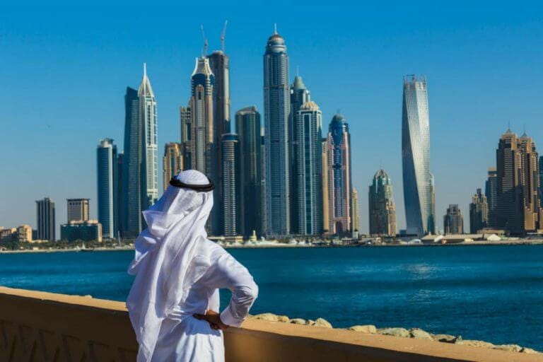 Programa seleciona recém-formados para treinamento e estágio em Dubai