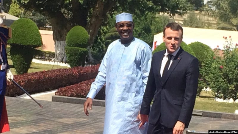 File:Emmanuel Macron and Idriss Déby Itno (23-12-2018).png