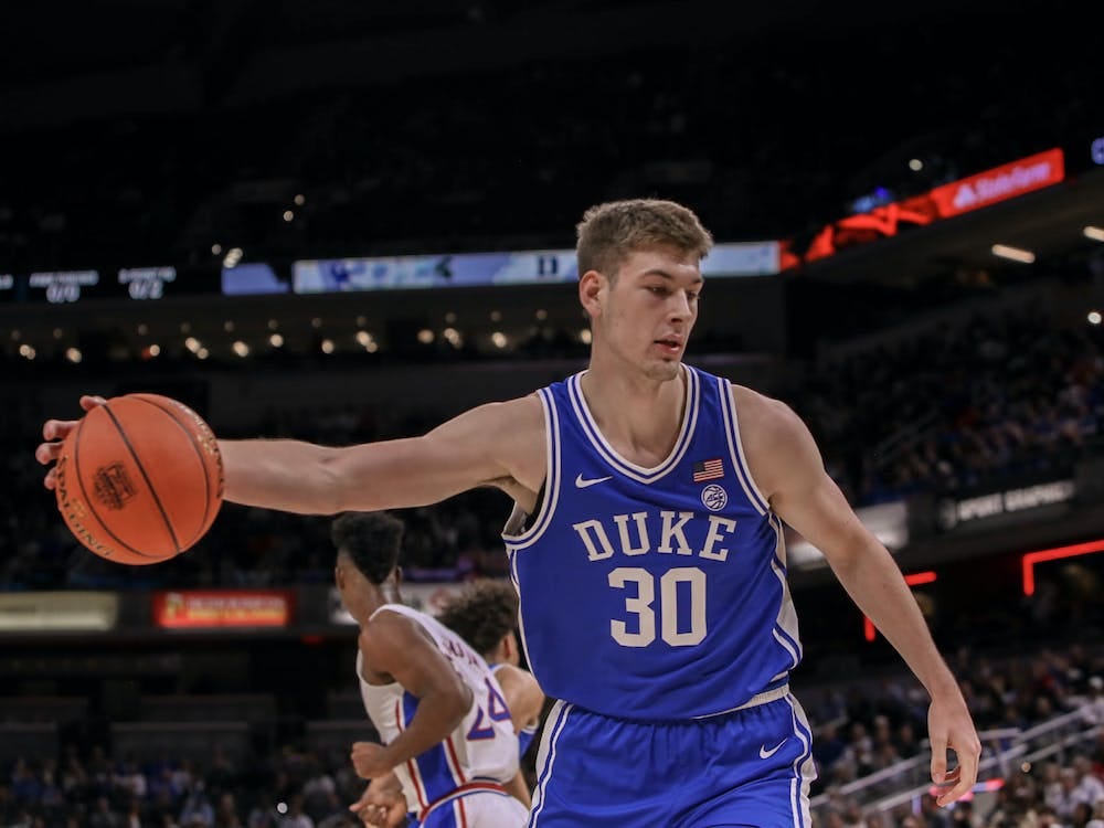 CRASHED OUT: Duke men's basketball stunned by Kansas in final minutes at  Champions Classic - The Chronicle