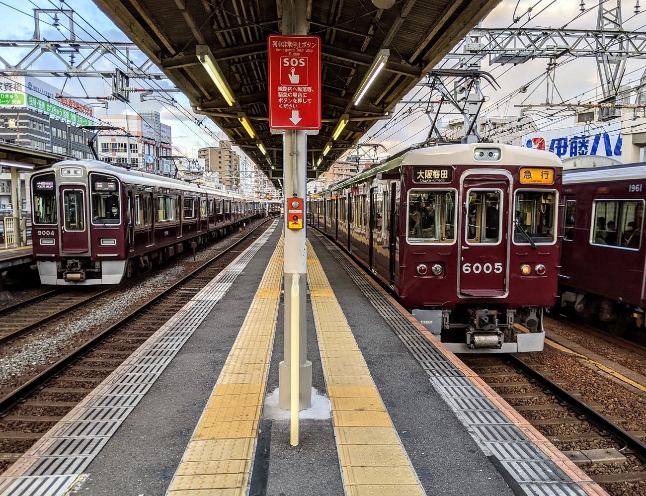 Train 'otaku' say this is the narrowest train station platform in Japan -  Japan Today