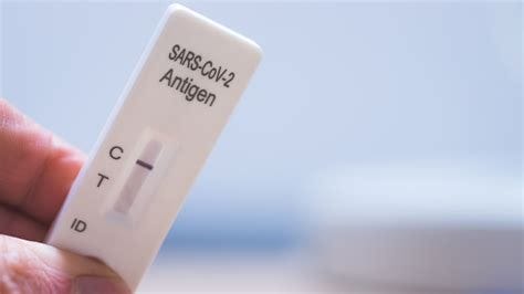Rapid COVID-19 antigen tests should be used for frontline workers, politicians and experts argue - ABC News Rapid COVID-19 antigen tests should be used for frontline workers, politicians and experts argue - ABC News