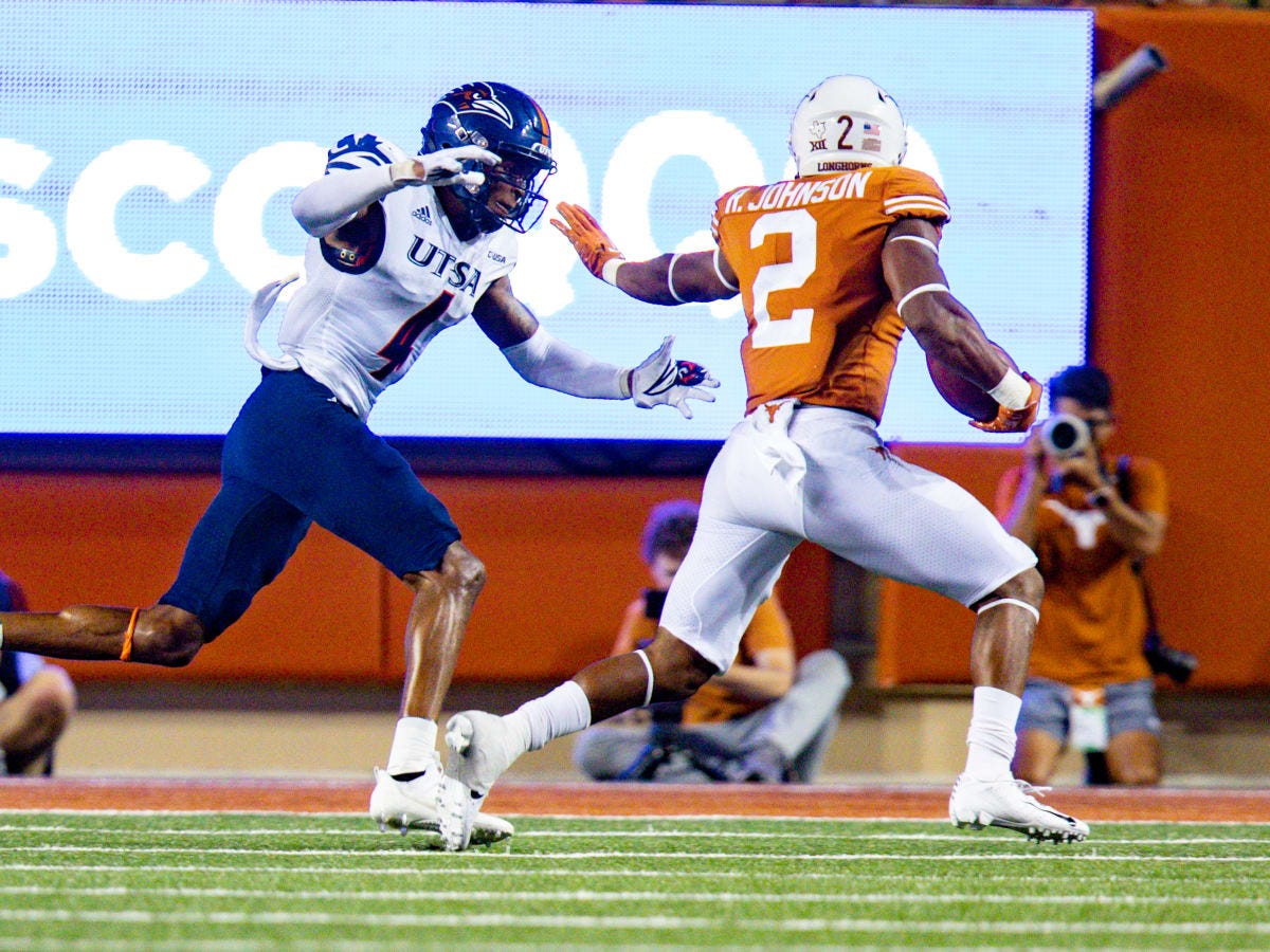 Wildcat Roschon Johnson: Texas Longhorns RB Hurdles UTSA Roadrunners  Defender - Sports Illustrated Texas Longhorns News, Analysis and More