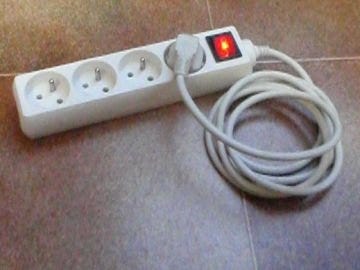 Uživatel Corey Miller na Twitteru: „Plug your power strip into itself for  infinite power. #UselessTipsInACrisis https://t.co/y5JulYxGl4“ / Twitter