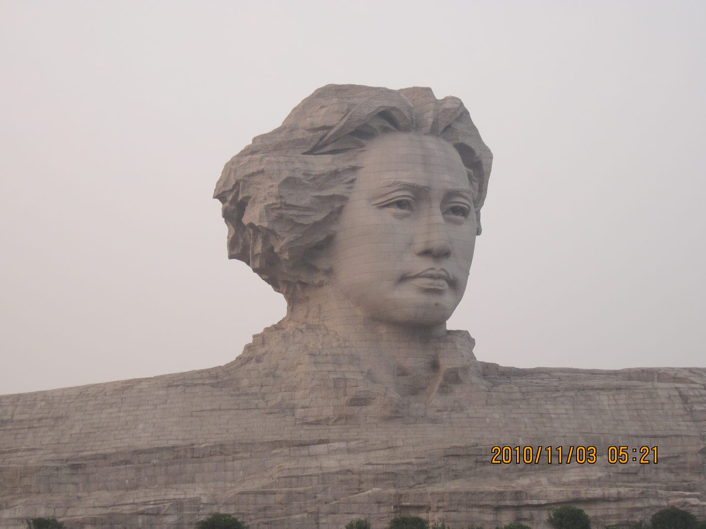 Photo of the gigantic statue of Mao Zedong as a young man, looking rather dashing and windswept