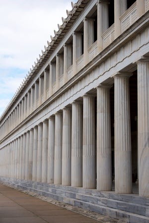Two marble colonnades of Stoa of Attalos.jpg