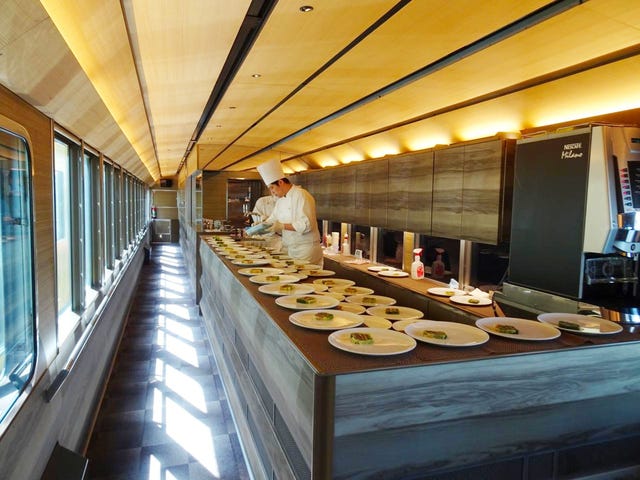 5. Seibu Traveling Restaurant “52 Seats of Happiness” / Kanto