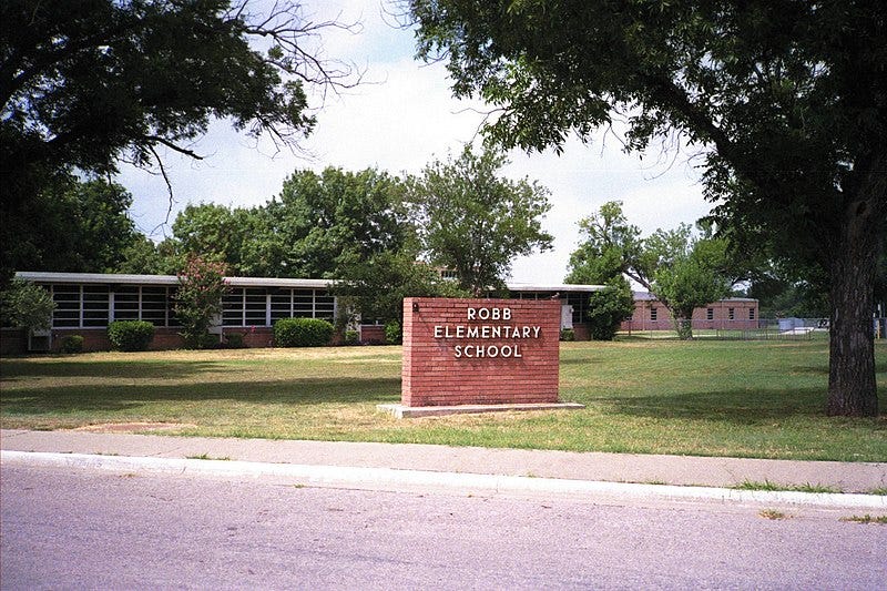 File:Robb Elementary School Uvalde Texas 2015.jpg