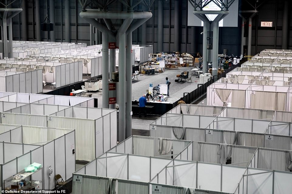 Inside the 2,500-bed field hospital at the Javits Center in New ...
