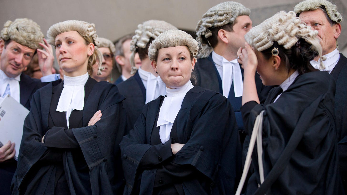 Banks and law firms in UK demand more female barristers | Financial Times