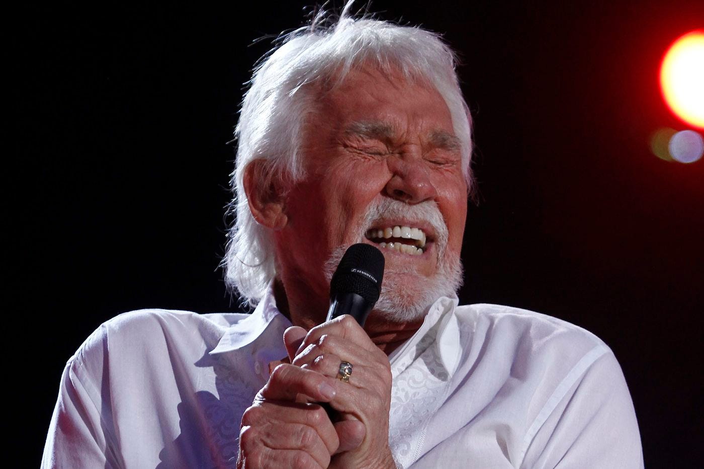 Crossover country superstar Kenny Rogers dies at 81