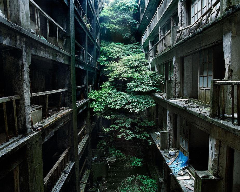 r/AbandonedPorn - This frame is stunning