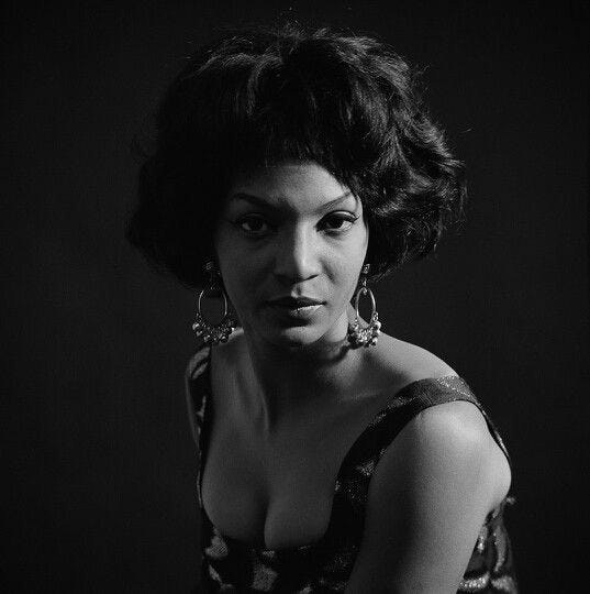 Beam me up Scotty - A young Nichelle Nichols (Lt. Uhura on Star Trek) |  Nichelle nichols, Star trek actors, Black hollywood