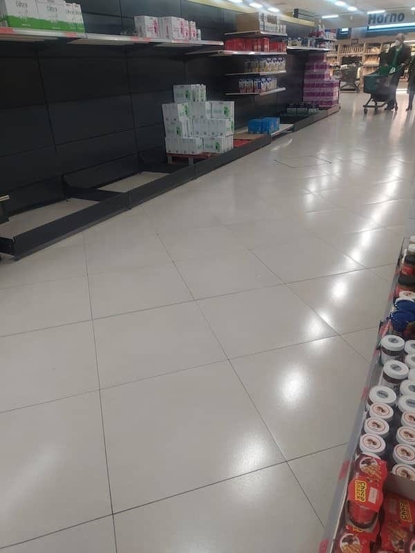 Lineal vacío supermercado 23 Marzo 2022