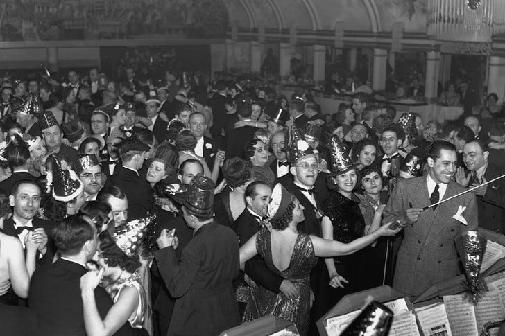 Check Out These Vintage Photos Of New Year's Eve In Times Square - It's Rosy