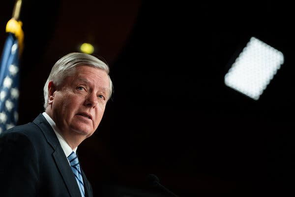 Senator Lindsey Graham, Republican of South Carolina, has argued that the Constitution shields him from having to face a grand jury&rsquo;s questions.