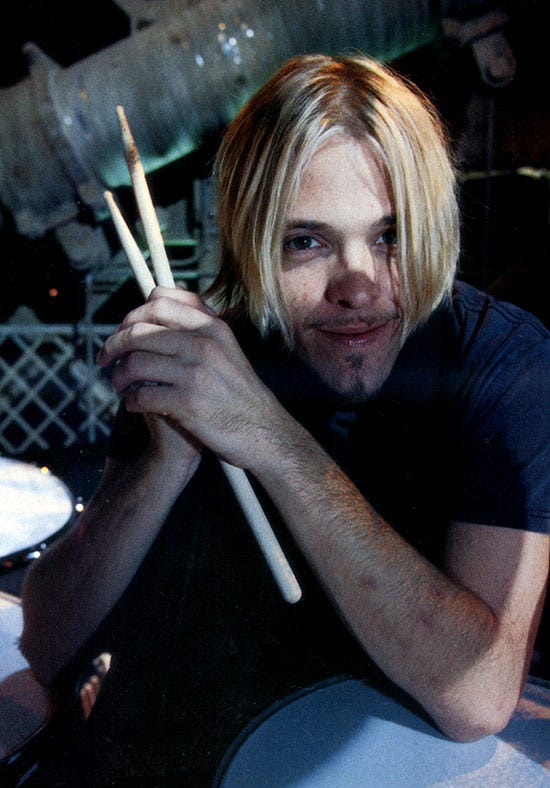 Taylor Hawkins - DRUMMERWORLD