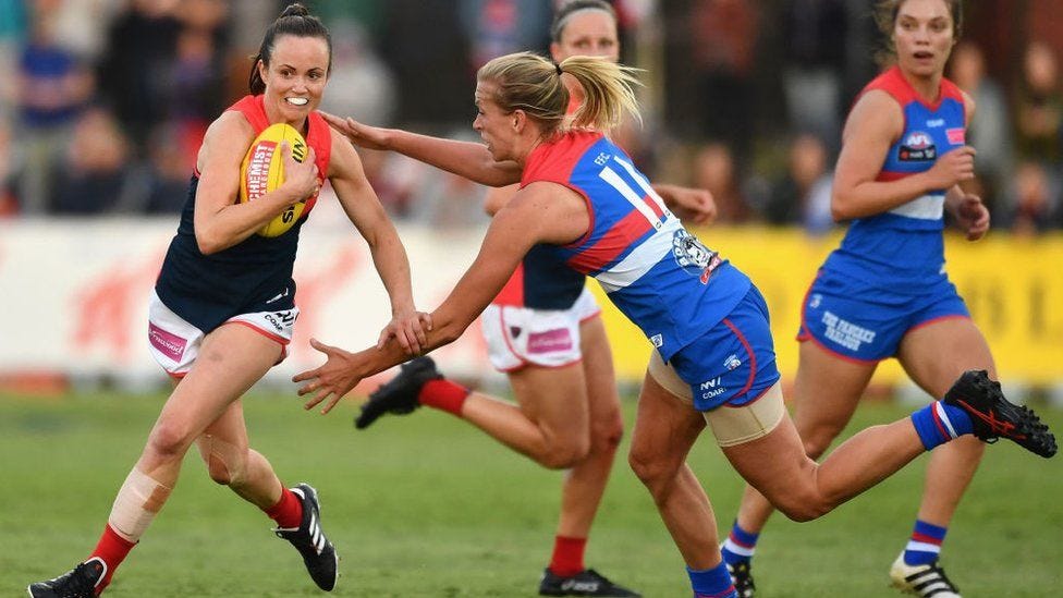 AFLW: How a women&#39;s league has captivated Australia - BBC News