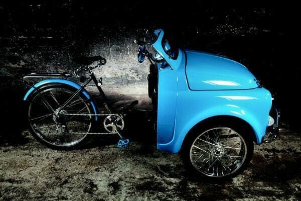 De vieilles autos transformées en vélo-cargo