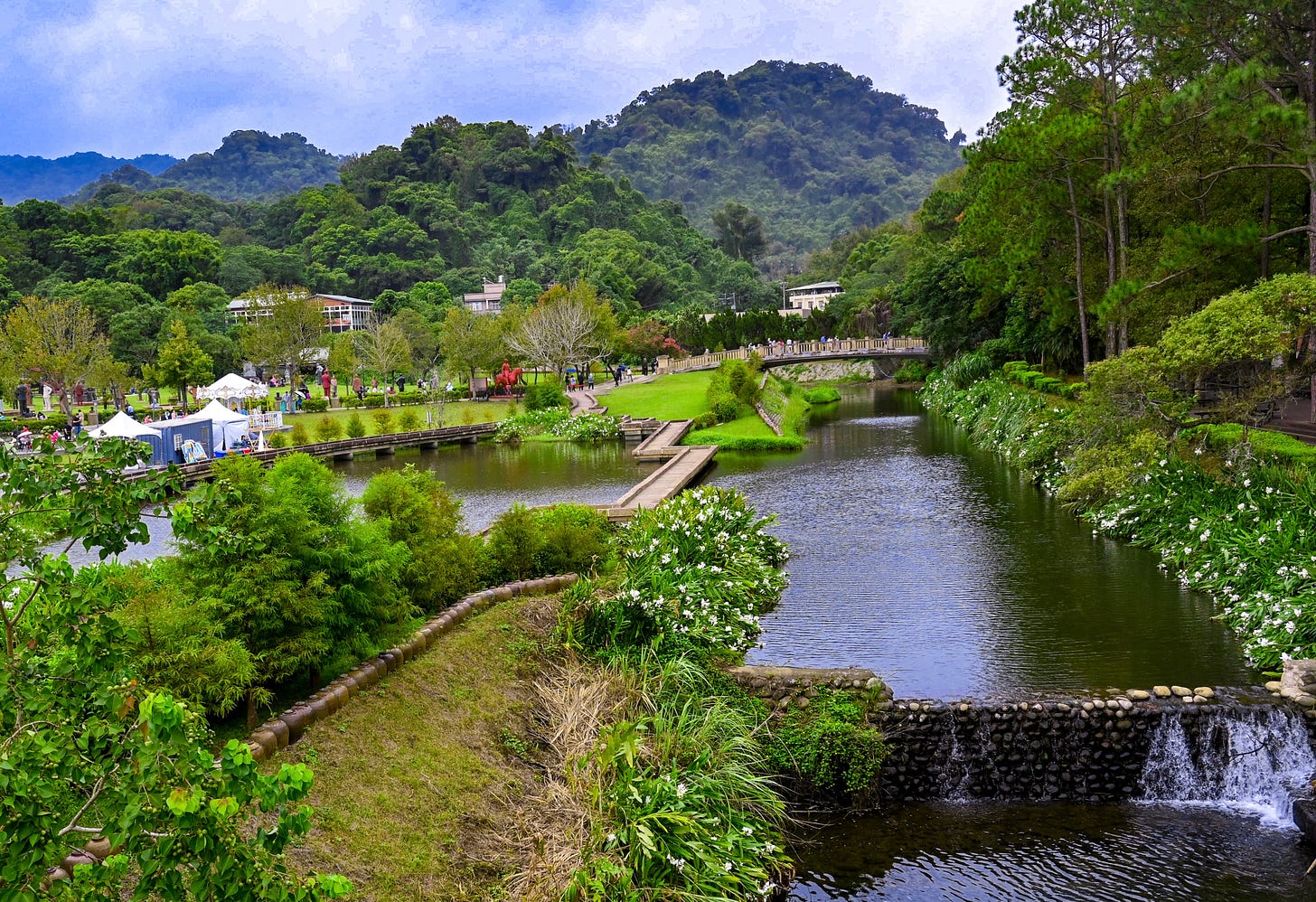 Cihu Park sits alongside a canal in a lush green valley on the outskirts of Taoyuan