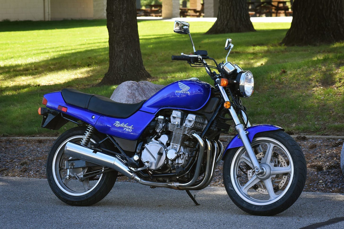 1993 Honda CB750 Nighthawk Looks Handsome Wearing Blue Paint and Modern  Rubber - autoevolution