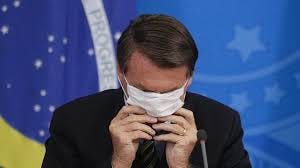 Juiz obriga Bolsonaro a usar máscara na rua