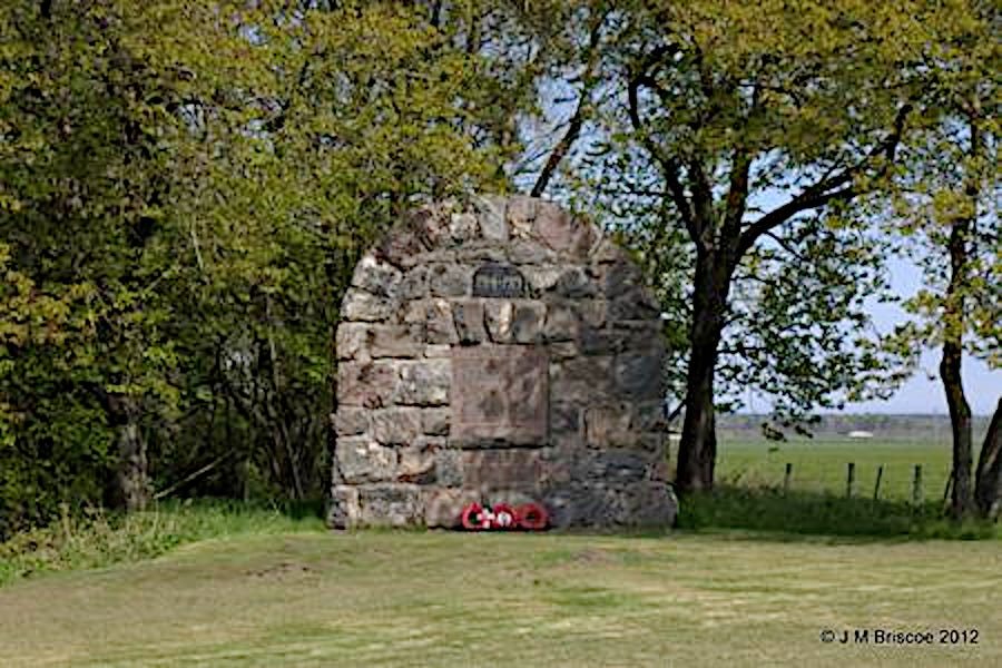 Cawdor War Memorial. Photo (C) Martin Briscoe (WMR-8703)