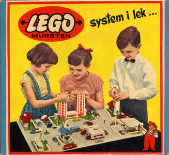 Empile les stéréotypes de genre avec Lego ! – À femmes égales.