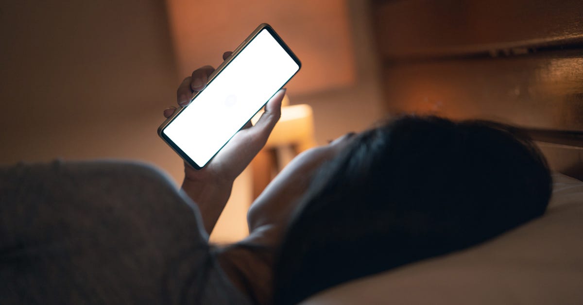 Why It's Time to Ditch the Phone Before Bed | SCL Health