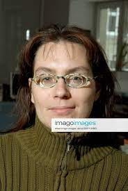 Alicja Tysiac (POL) mit einer dicken Brille die junge Frau verklagt das  Land Polen vor dem Menschenrech