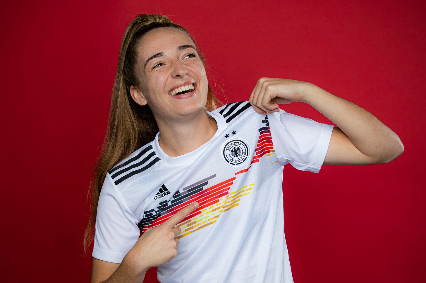 Germany on Twitter: &quot;Happy 21st birthday to @DFB_Frauen&#39;s Sophia #Kleinherne!  🎈 WIR #IMTEAM 🇩🇪 https://t.co/Sxw9IbVD0d&quot; / Twitter