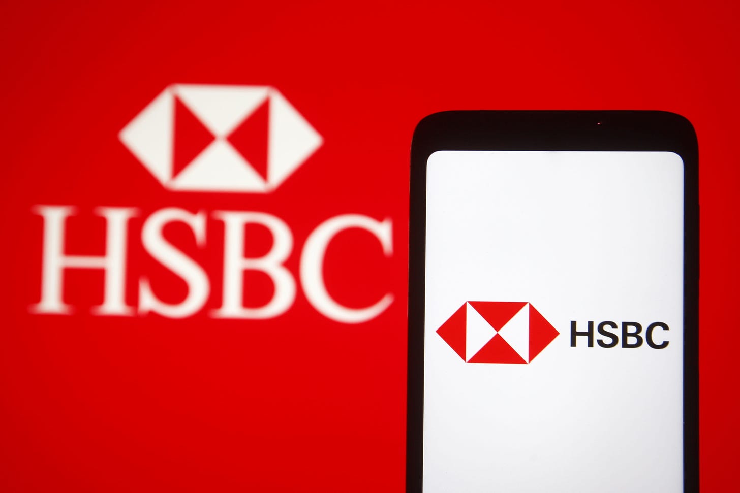 HSBC takes on fintechs with UK investing feature for younger clients