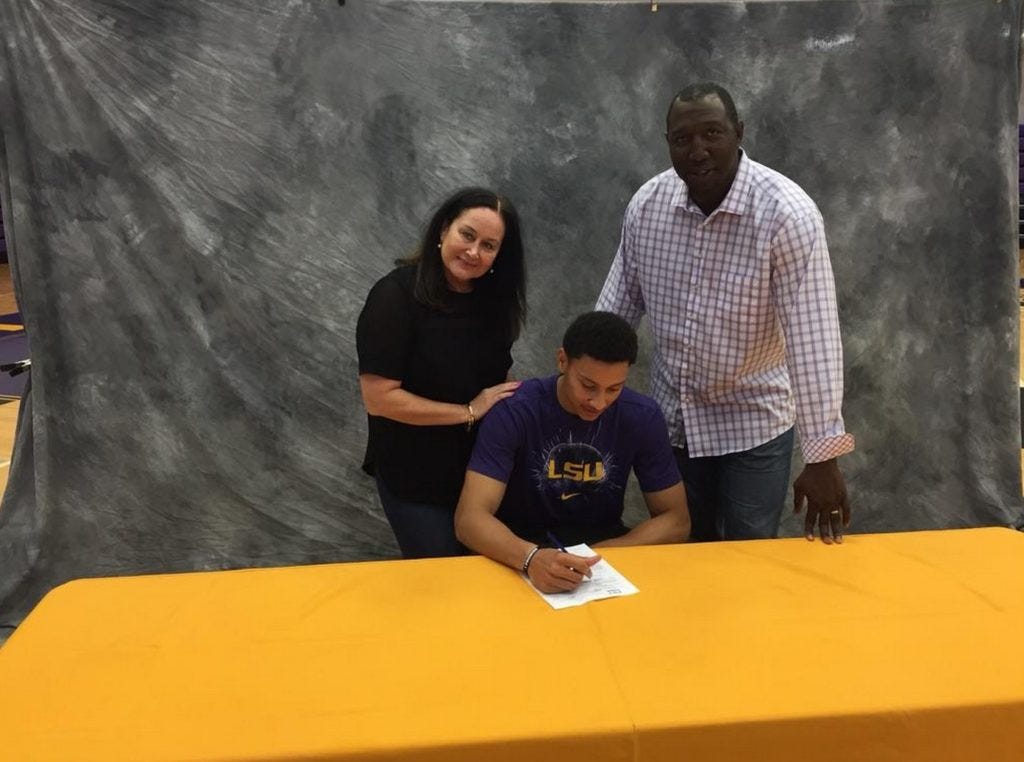 Ben Simmons signs his NLI to LSU