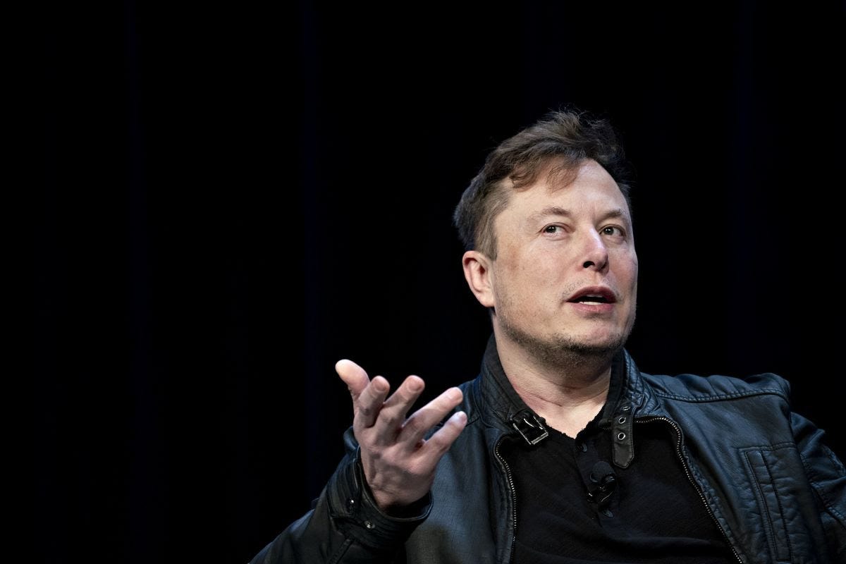 Elon Musk attacked Apple’s practices in a series of tweets Monday. (Andrew Harrer/Bloomberg News)