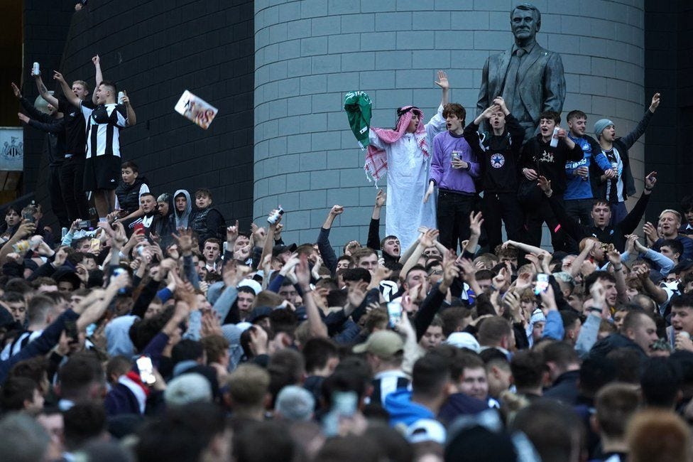 Newcastle United takeover: Joyous scenes as fans celebrate new era - BBC  News