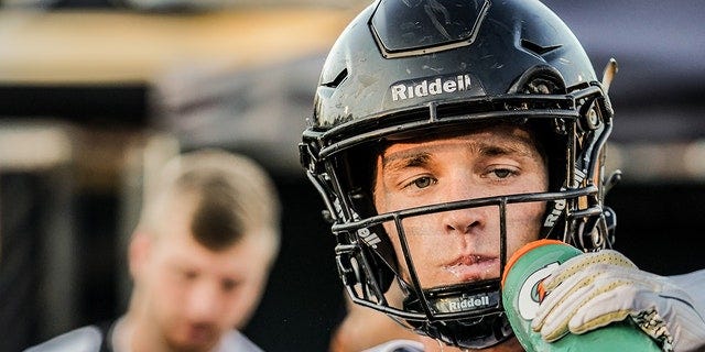 US Navy officer Tommy Smith spending 2021 as walk-on tight end with  Vanderbilt | Fox News