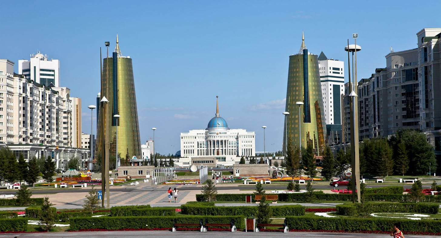 The Kazakh Presidential Palace (center) in capital Nur-Sultan (Image: Ninara from Helsinki, Finland, CC BY 2.0, via Wikimedia Commons)