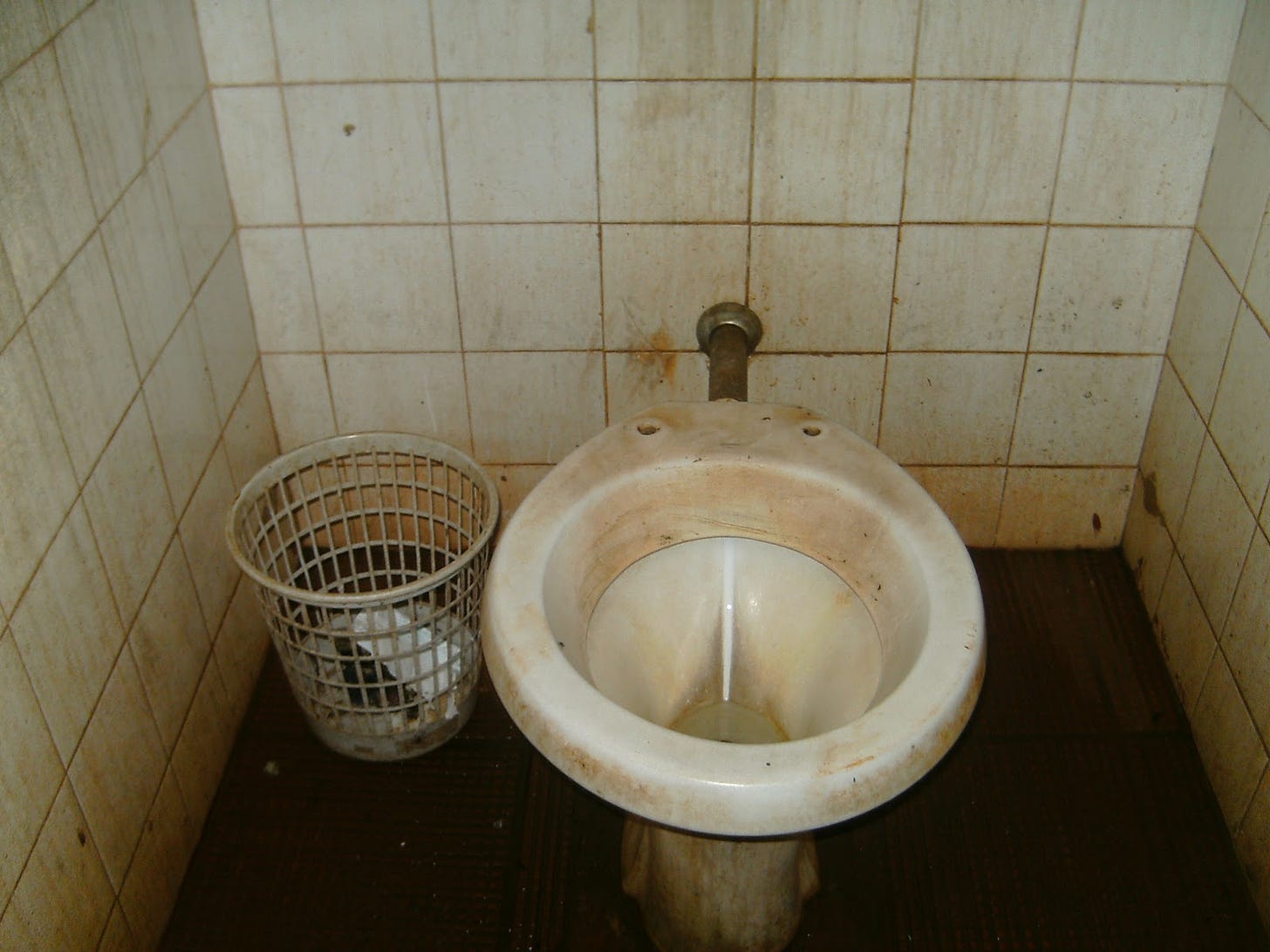 Cravinhos online: Banheiro público da rodoviária de Cravinhos está em  péssimo estado.